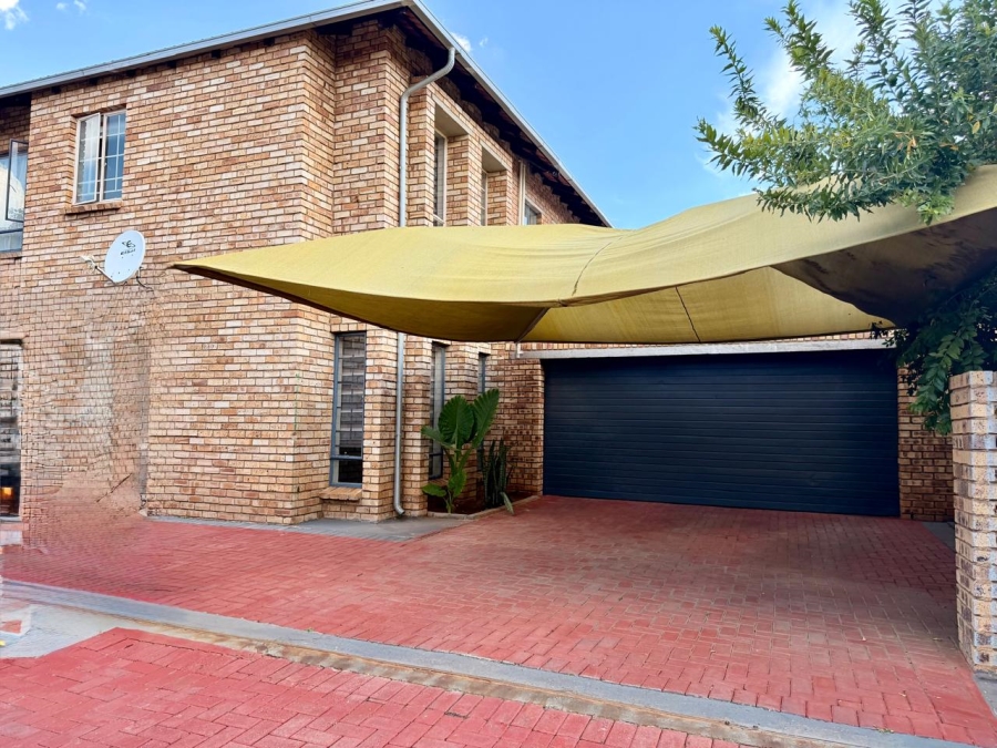 4 Bedroom Property for Sale in Waterval East North West